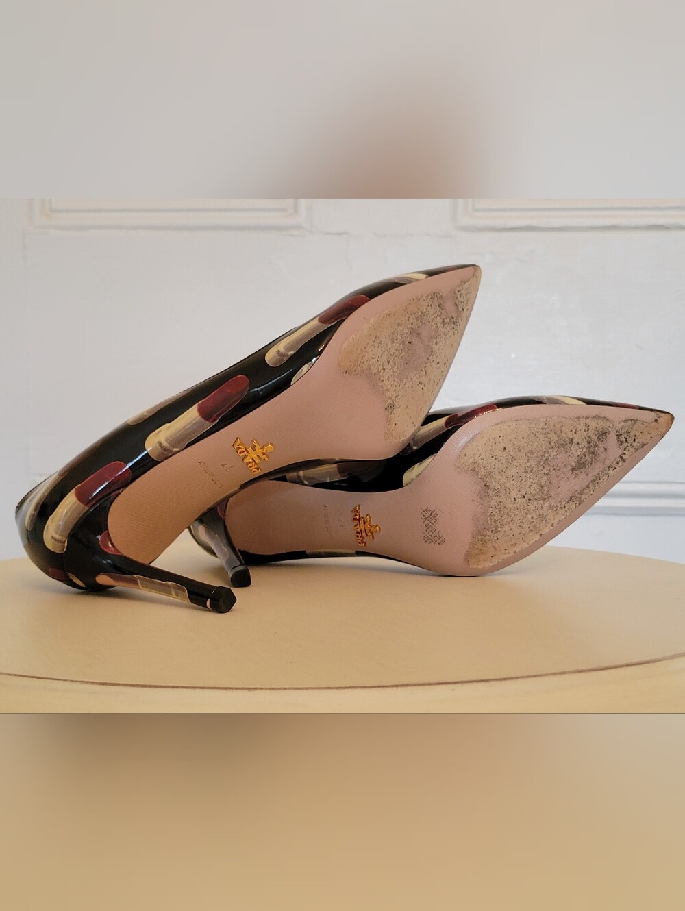 Prada - RARE! Vintage Black Patent Leather Lipstick Print Pumps Heels Size 37 - Picture 8 of 11